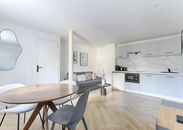 Charming La Chapelle Paris